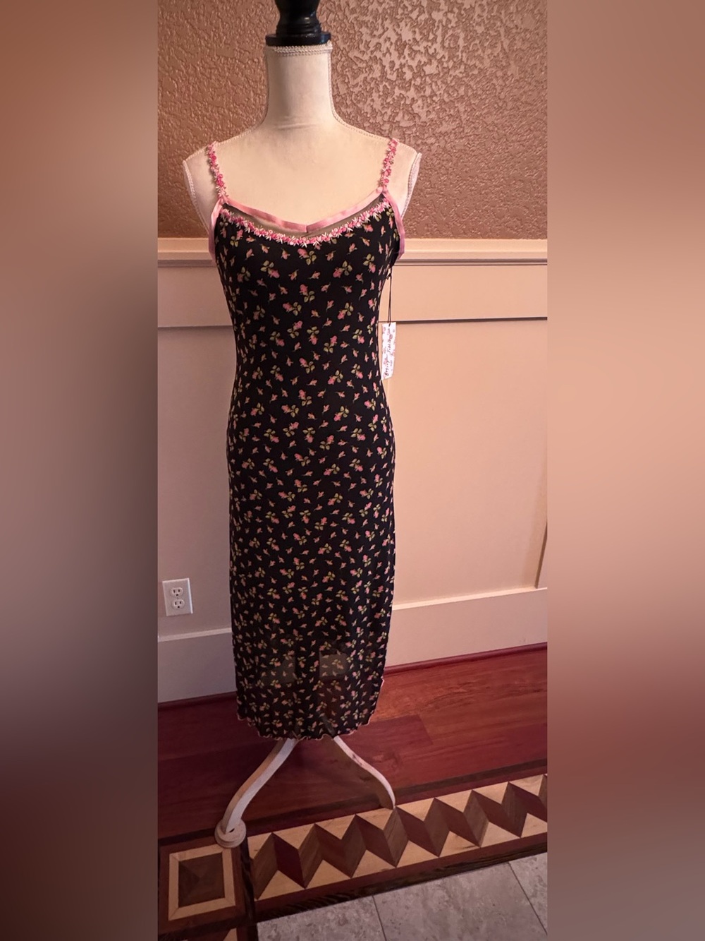 Y2K Betsey Johnson x forever 21 Black
Floral Midi Slip Dress